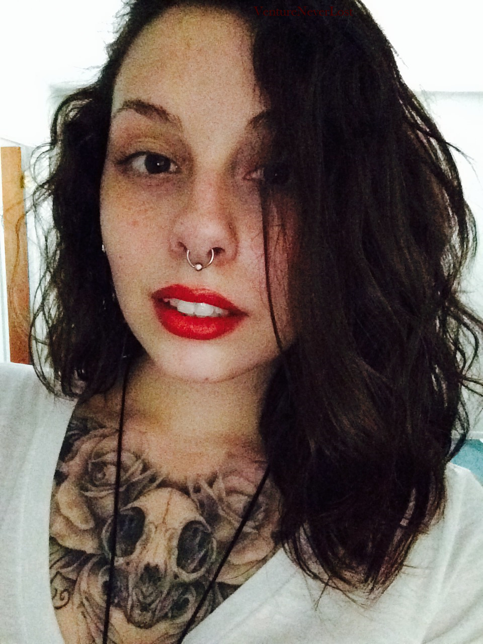 ventureneverlost:  Red lips!  The rest of my face is naked so it’s a bit odd but