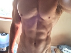montybul:  Look at this hairy bushy armpit! Yummmm 