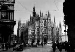 onlyoldphotography:  Carl Mydans: A view of a cathedral in Milan. 1940 