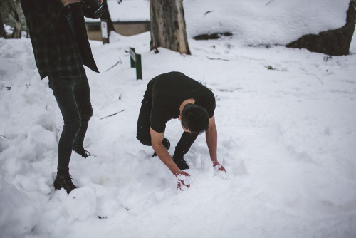 theadventuretruck: At the top of Mount Buffalo we found snow! This was Cuong and Isaiah’s first tim