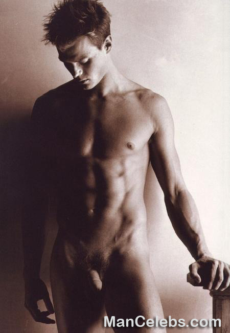 gaycelebsxxx:  Sexy actor Josh Duhamel Frontal Nudity