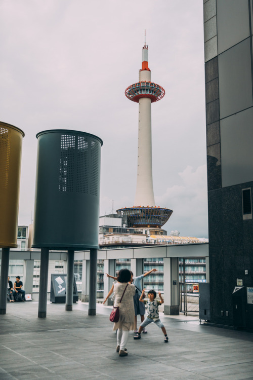 z-monkey:  京都駅。 toshiaki-otsuki.com Instagram 
