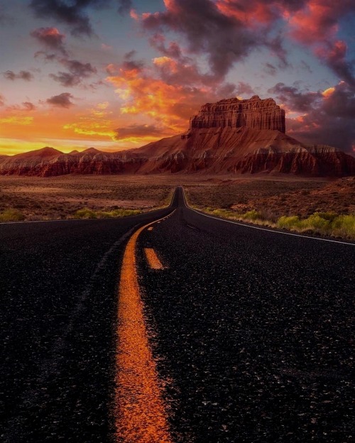 essence-of-nature:Utah’s otherworldly landscapes will leave you in awe once you visit this enthralli