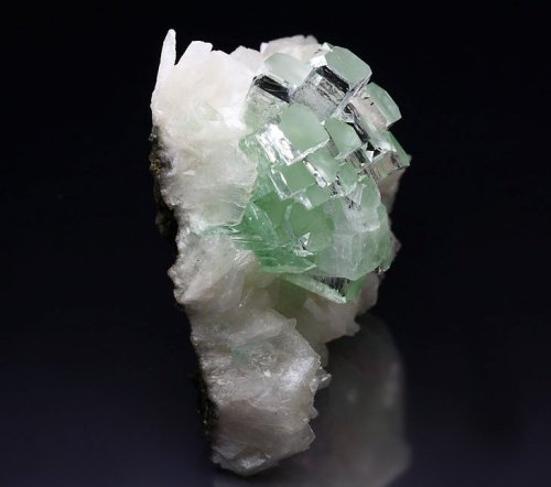 mineralists: Fluorapophyllite-(K) on stilbite - Well No. 3, Mormin Akhada, India