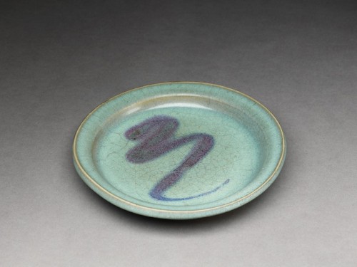 invisiblenaufrage:Plat Jun (Chine), c. 12e siècle. Grès émaillé, diam&eg