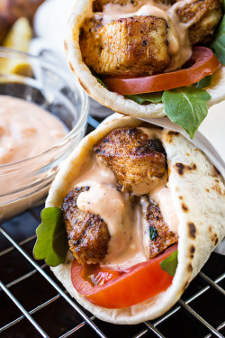 foodloversvideocookbook:  yumi-food:Grilled Lemon Chicken Flatbread Wraps with Spicy Garlic SauceThis looks tasty as hell. 