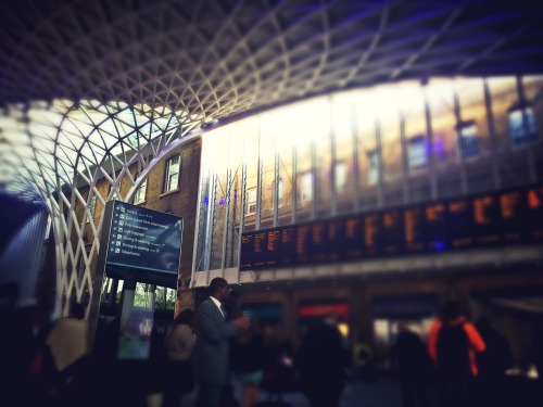 Bleary eyed and stupidly early for the 10am train to Dundee…. at London King’s Cross Railway Station (KGX) – View on Path.