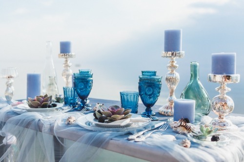 Romance by the sea shot by photographer Yulia BalanenkoFull photo shoot on Beach Wedding Tips