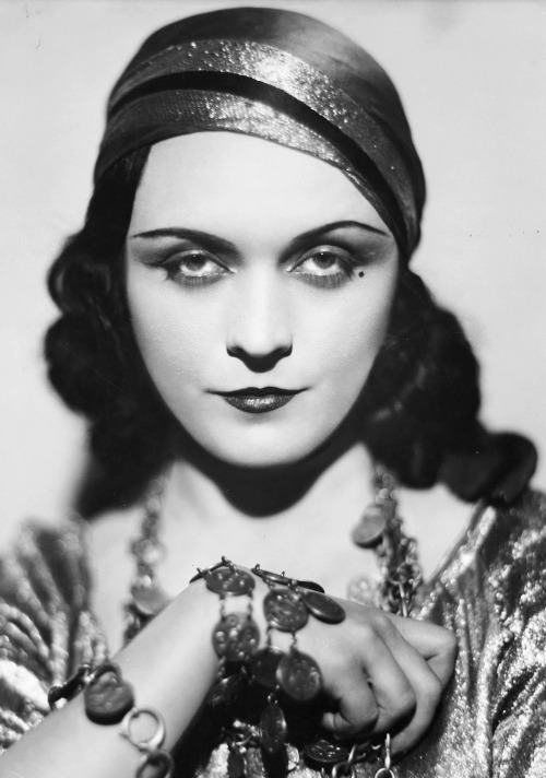 terrysmalloy:Pola Negri, 1932.