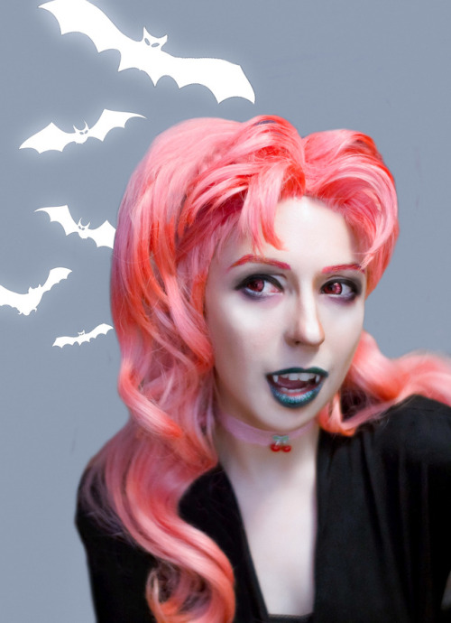 Halloween has passed, but we have photos!Vampire girl Kakyoin and a bit shocked Jotaro) 