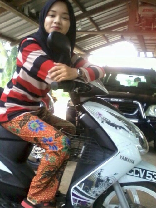 ayieekk: putih51: butterytremendouswizard: Budak sekolah lagi Nisa Cntik burit bdk ni