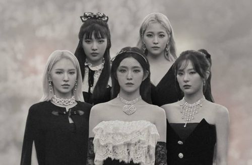 caroldanversenthusiast: 1goth:Red Velvet the coven they living deliciously