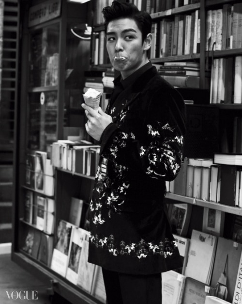 perfumesofspring:  A year ago. http://www.vogue.co.kr/2014/10/22/B9EB859D%98-83%91-B5ECB998EABC-95EA9895%9C-B0EBBC85EC98-B0EC84-2/ 