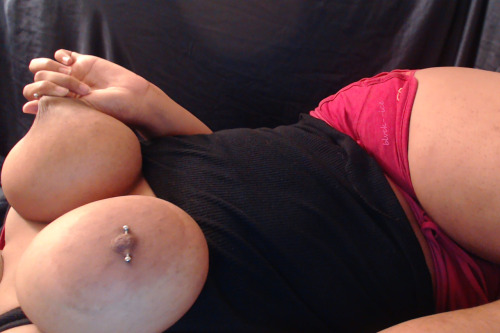thebigtitsof:  The Big Tits Of Tumblr Vol. 268 #dahlia:) :) :)all i can do is smileblvck–ice.tumblr.com
