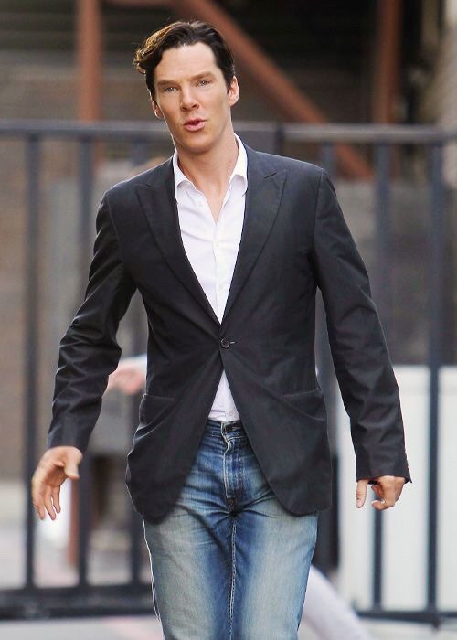 thehiddenlawyer: Benedict in jeans. Stocky Benedict in jeans. Stocky Benedict in jeans with dark hai