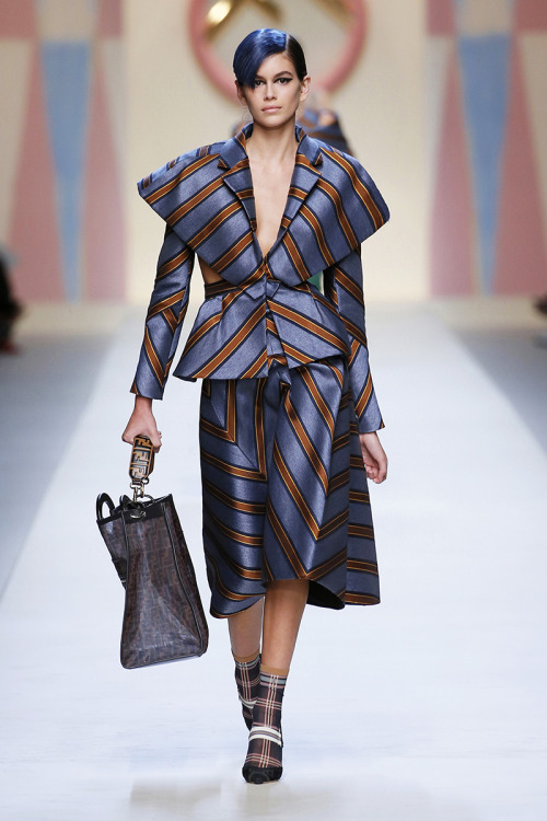 Kaia Gerber strutting down the Fendi Runway at #MFW.. See our favorite picks ahead..