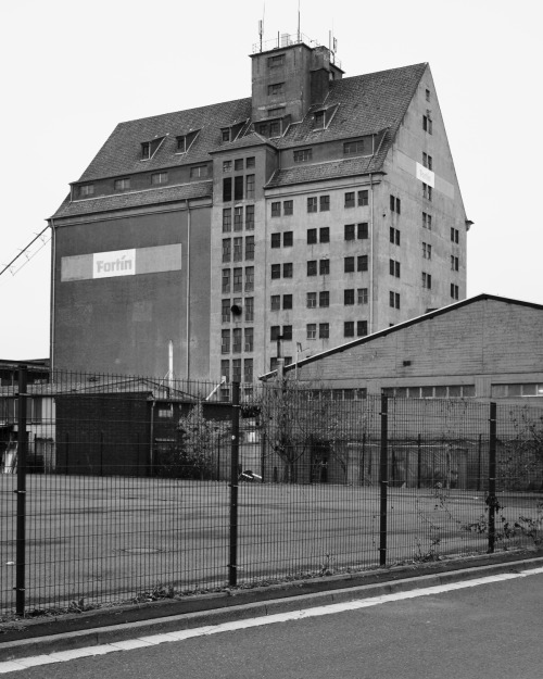 another Ruff reference Thomas Ruff photographed this industrial building in 1989. unfortunately, the