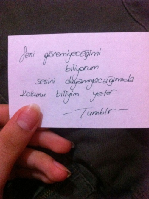 uyuyuncanahgecer:  uyusamunutsam:  kitaphatun:  1 aydir tumblr kullanan arkadasima gelen gizli hediye.4 yildir kullaniyorum soyle bisey yaptiniz mi be nalet olsun.  şu an hüzünlendim  Üf ya😭😭😭 