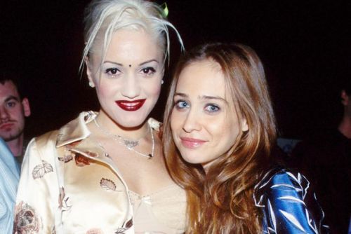 fionaapplerocks:Fiona Apple and Gwen Stefani at the 1997 Grammy awards.