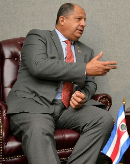 gdna2-blog: Luis Guillermo Solís Stunning man, great bulge