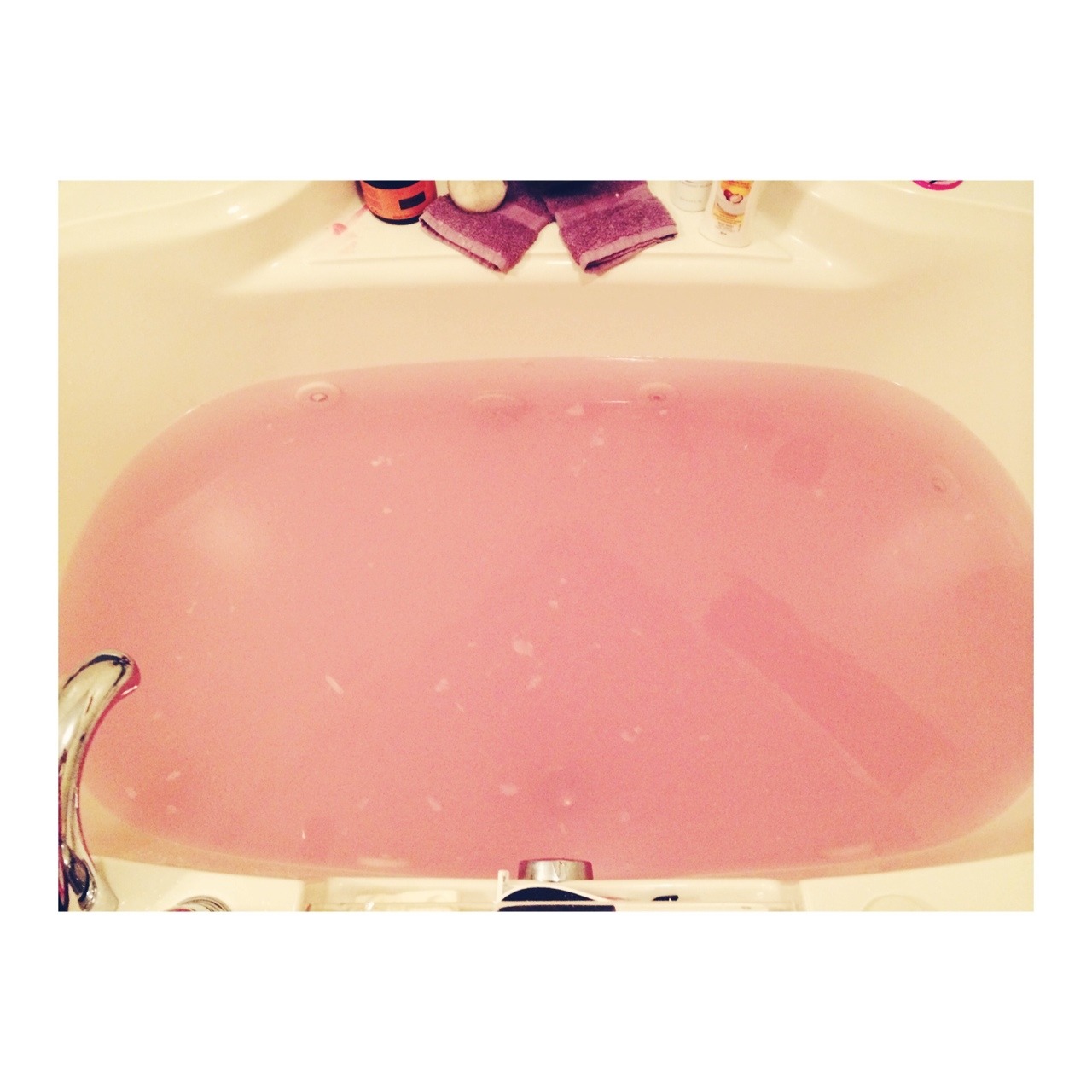 divamermaid:  divamermaid:  Sex bomb 💗🛀   129 notes holy lol