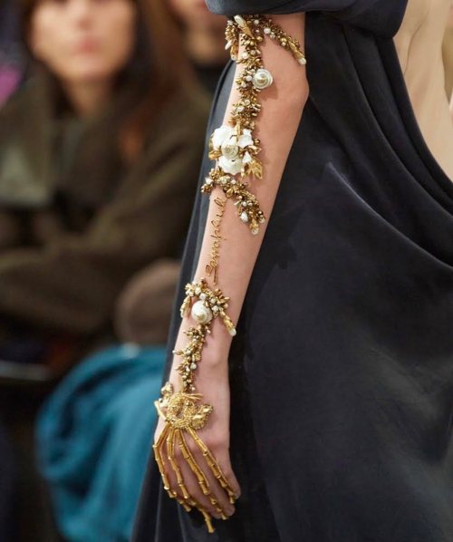 @schiaparelli S/S #2020 #couture #bijoux #sculpture #jewelry #jewels #design #createur #mode #fashio