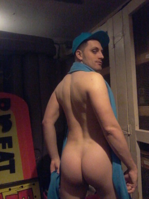 gayglutes:  jaykknight:  getting ready at work @ Fubar los angelesI guess these are like….”behind the scenes” :)  Such a hot stud!  😍😍😍