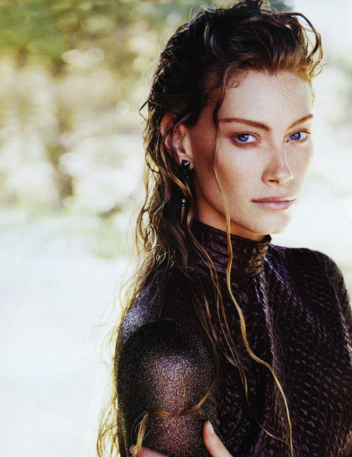 imgonnaeditstuff:Describe Aslaug in three words. Tenacious. Entitled. Insecure.