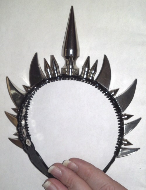 nakedinastream:thedykewiththespikes:TIARA 2.0, prototype A. I’m using one of those plastic “woven” h