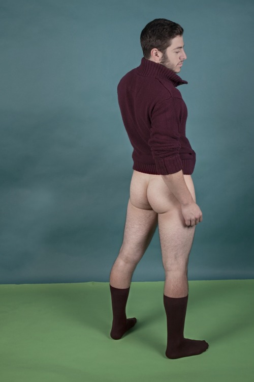 fluffies85:  If you like pics like these, follow me. http://fluffies85.tumblr.com or submit pics in your black/dark socks to me at fluffies85@hotmail.com