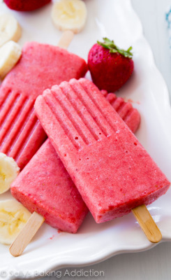 nom-food:  3 Ingredient strawberry banana popsicles