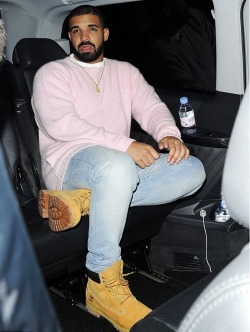 drizzydrehk-deactivated20170722: Drake leaving Novikov in London (7/7)