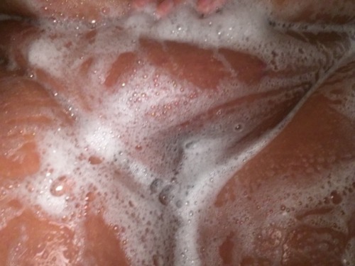 tendersweetinzzest: daddysgirlnmommysslut: Some shower photos for my devoted followers My beautiful 