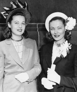 summers-in-hollywood: Gene Tierney with her sister Patricia, c.1947