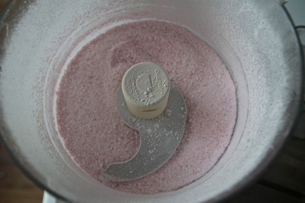 foodffs:  CANDY CANE VODKA  Really nice recipes. Every hour.         