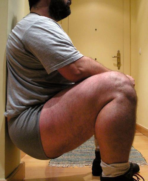 thestubbycubby:  Look at those tree trunks for legs!!!!