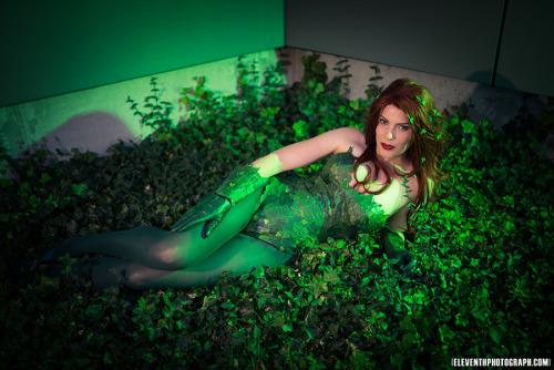 gillykins:  Batman, will pay for hurting my babies… Finally some full shots of my suit! I made a fully boned ‘playboy bunny suit’ as the base for this costume. The suit has spiral steel boning and a built in bra as its under layers. Every leaf is