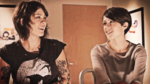 prettycraycray:You have no idea how much I miss Tegan’s long hair