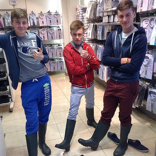 wellieboy84:  my friends try on wellies in town by windysandybay1987  very Nice&hellip;&hell