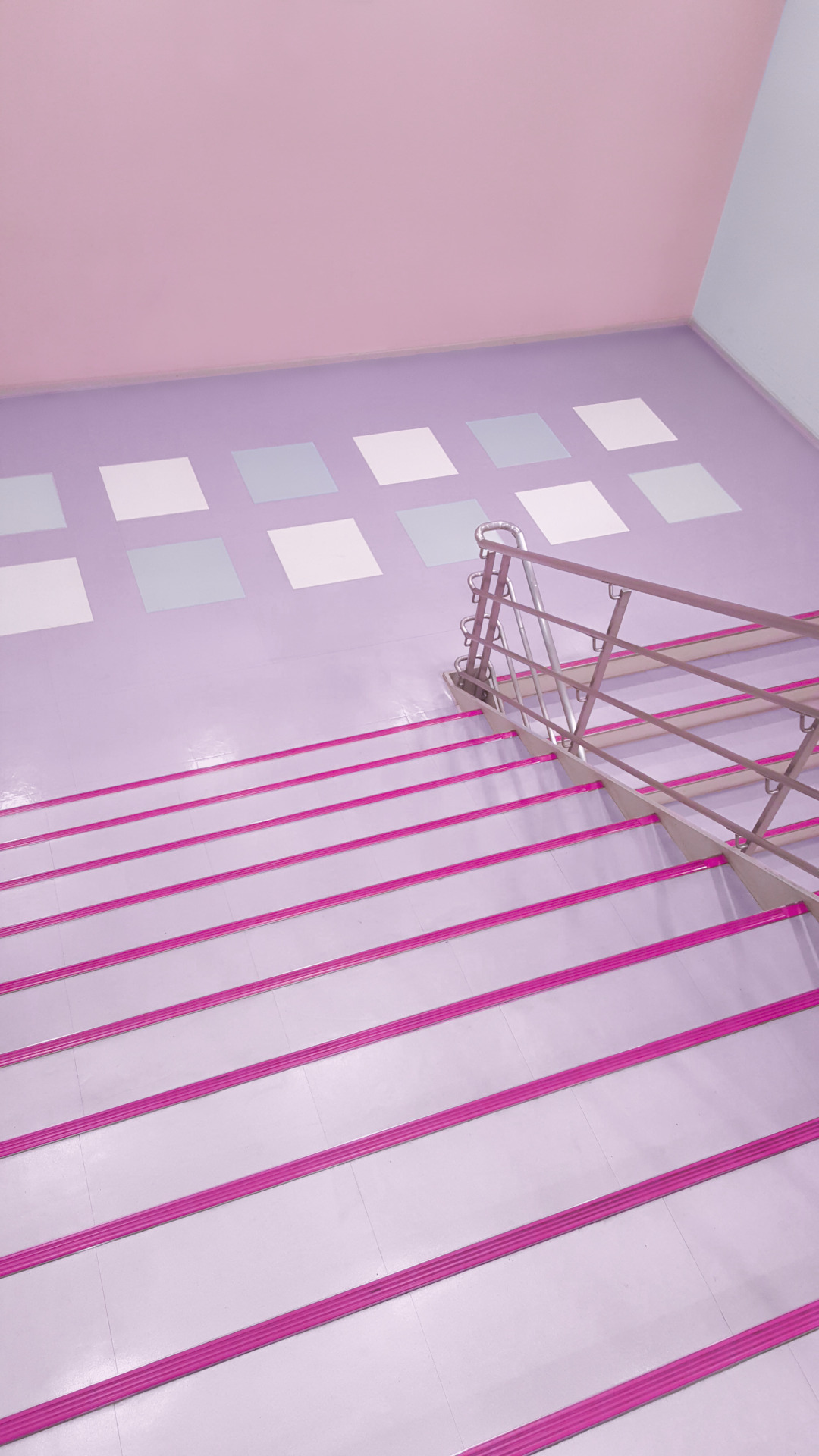 laurencarneyart:  The stairs in Tokyo are so cute and colourful. Snapped these in