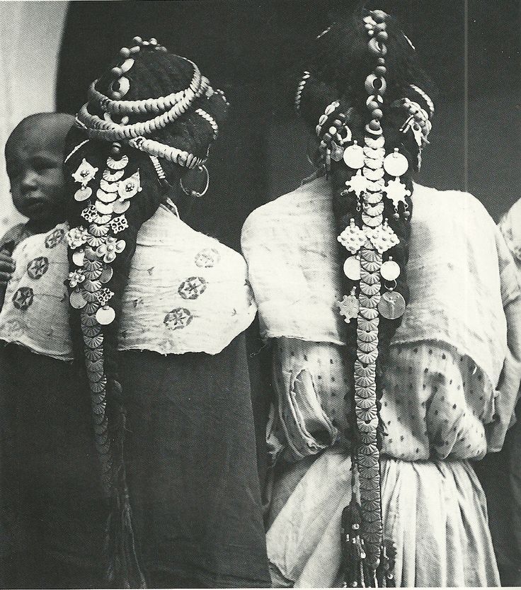 mirror-plateaux:
“Hair ornaments of the Ziz Valley, Morocco (detail)
- Jean Besancenot
”