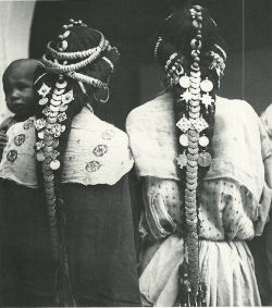 theemeralddiaries:  mirror-plateaux:   Hair ornaments of the Ziz Valley, Morocco  - photographer unknown   Beautiful 😍 