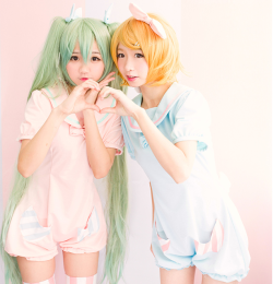 chii-sweets:  Vocaloid Cosplay Set ♥ Use Winter for 10% off 