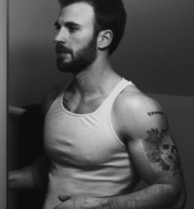 maledollmaker:  Chris Evans nipples through shirt