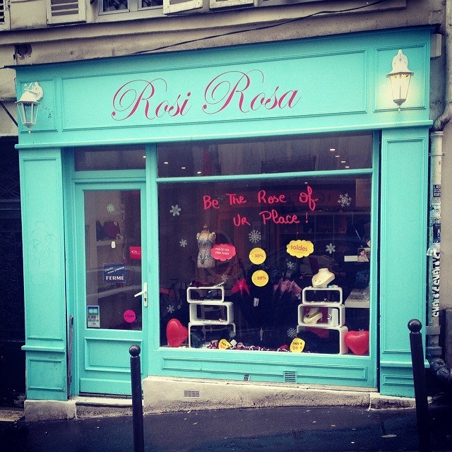 Be the Rose of ur Place 🌹 (at Rue Tholozé)