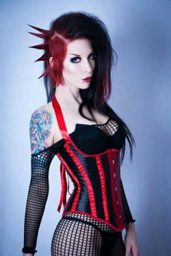 gothic-culture:  Razor Candi~