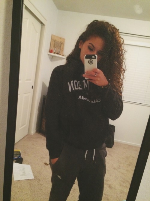 kelanimarie: Every lesbian has that one mirror
