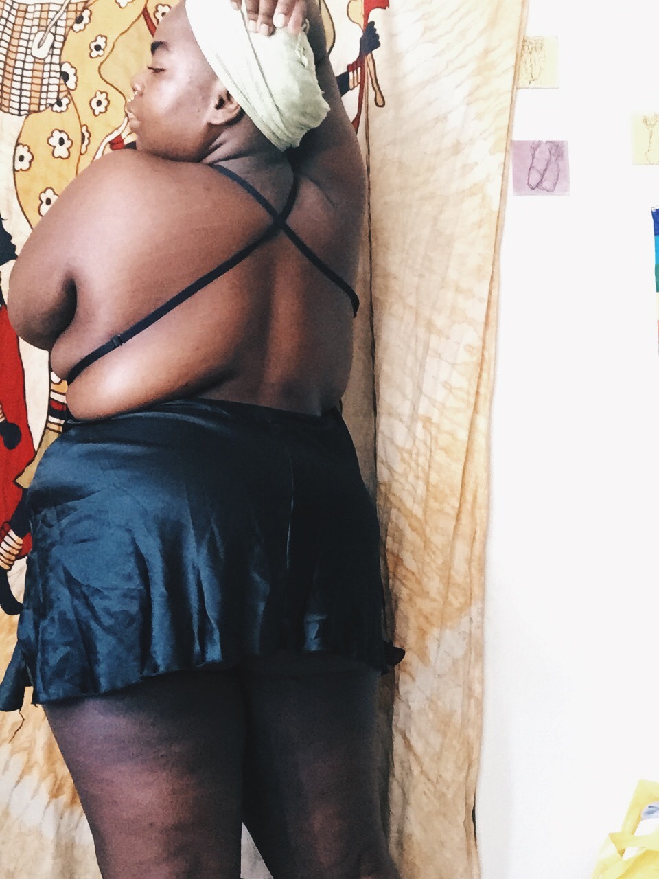 sorta-cute:  fatqueerbabee:  “To all the girls whose thighs touch, with stretchmarks