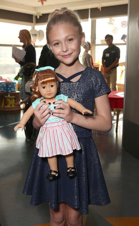 American Girl Doll Actresses + their Dolls (10/?)↳ Alyvia Alyn Lind (Maryellen Larkin)