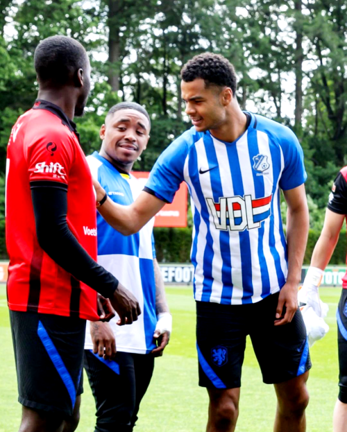 officialknvb via instagram:“Back in the shirt where it all started. ⚽️❤️In het shirt waar het 